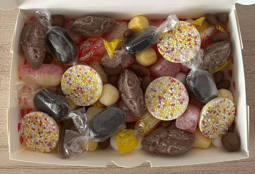 300g Sweet & Chocolate Treat Box